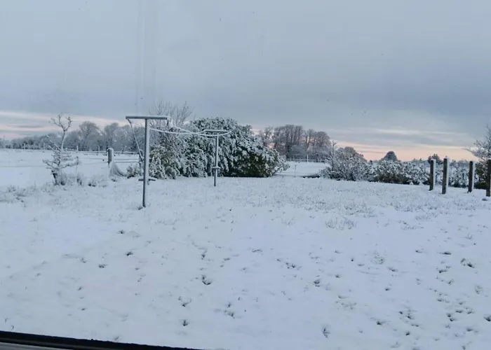 1 Williamstown, Ireland בית הארחה 3*